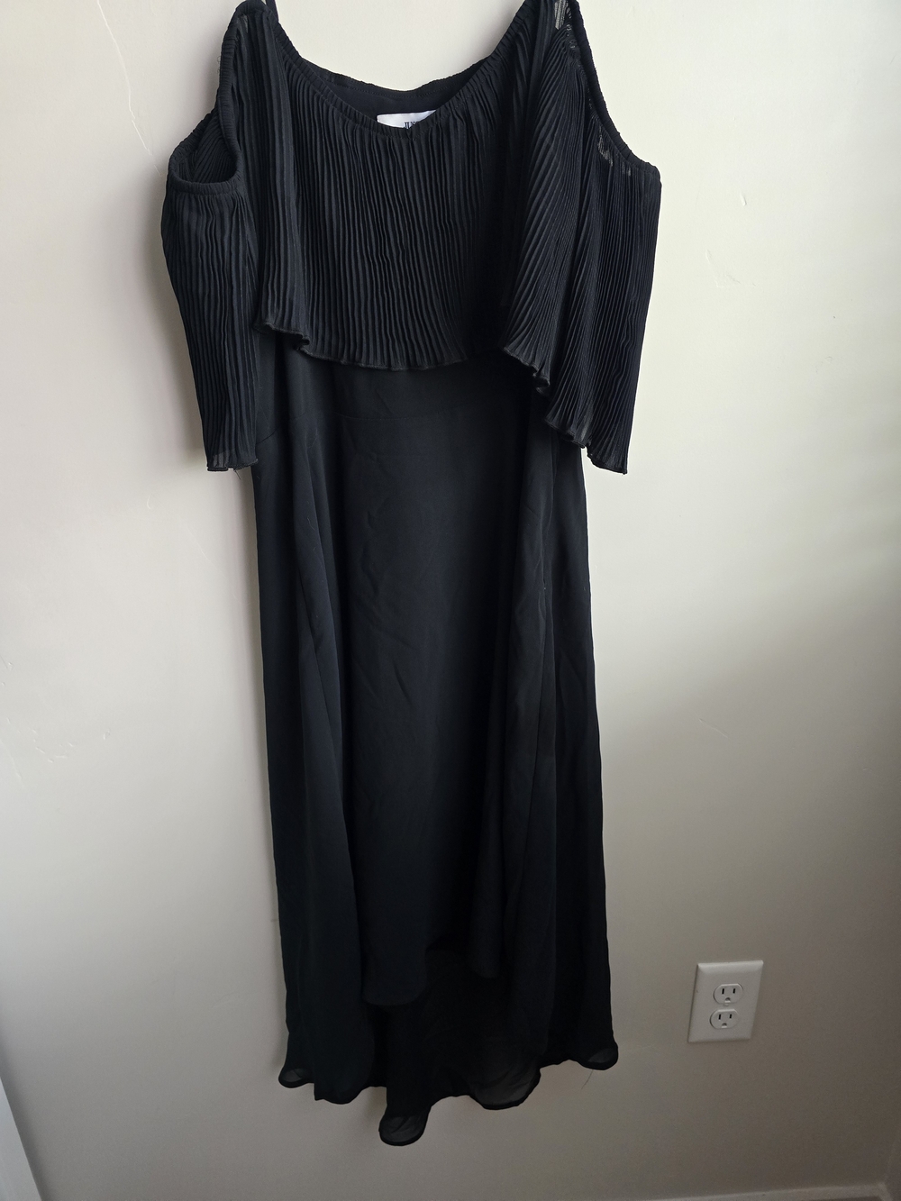 JustFab Black Pleated Overlay Cold-Shoulder Maxi Dress